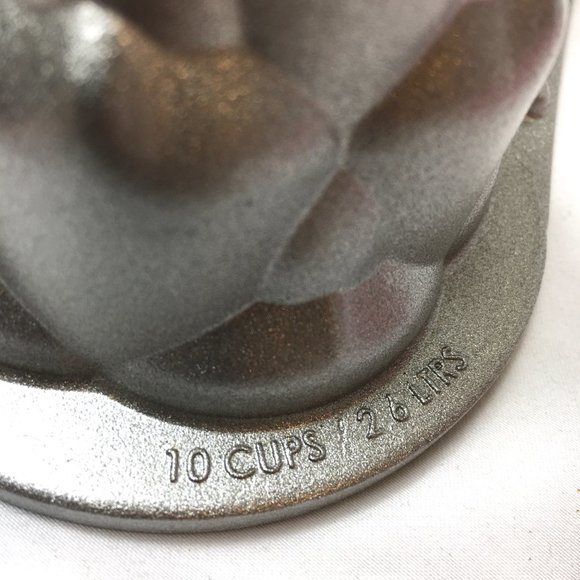 NORDIC WARE Fairytale Cottage Bundt Pan EUC - Picture 6 of 8